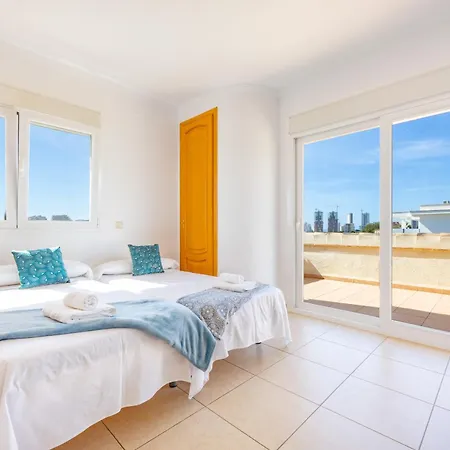 Almendros - Plusholidays