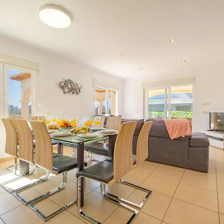 Almendros - Plusholidays