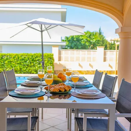 Almendros - Plusholidays *