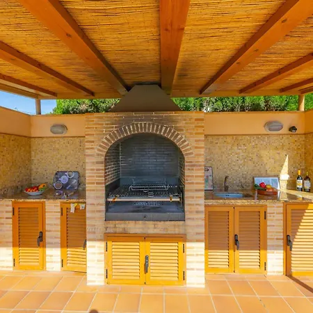 Almendros - Plusholidays *