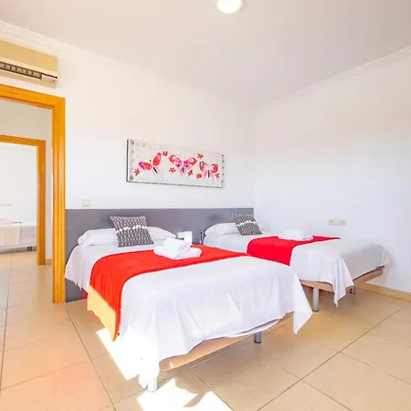 Almendros - Plusholidays