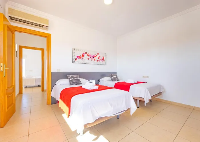 Almendros - Plusholidays