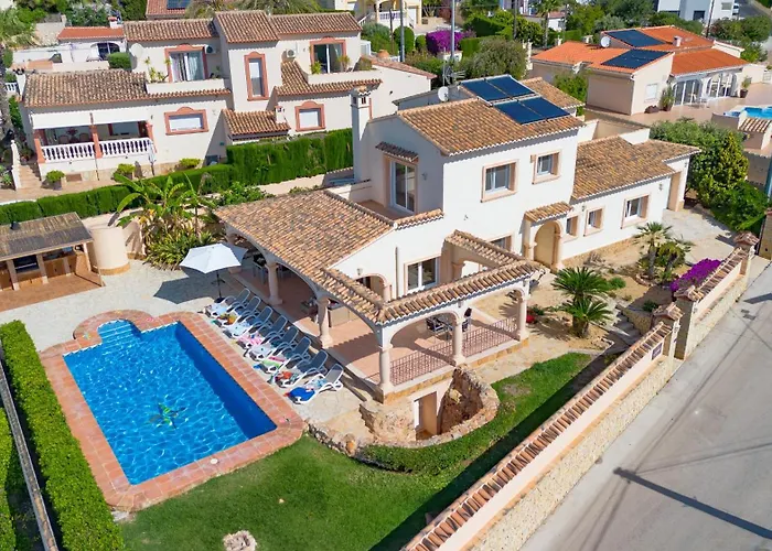 Almendros - Plusholidays