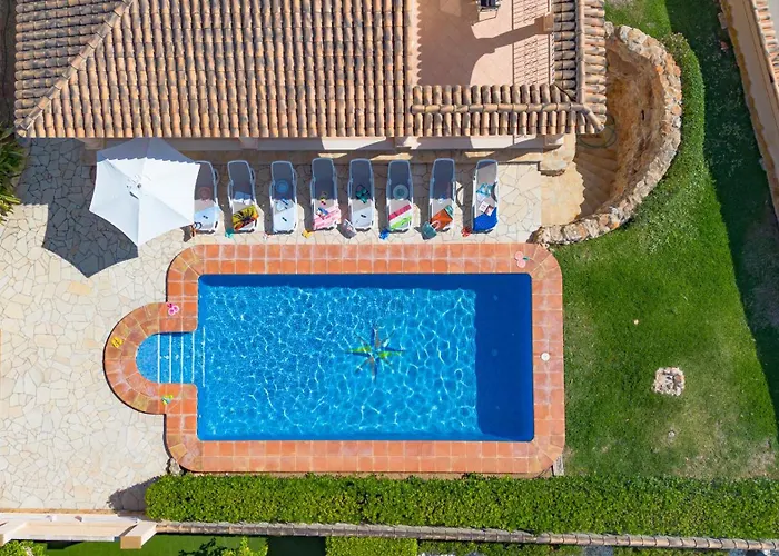 Almendros - Plusholidays