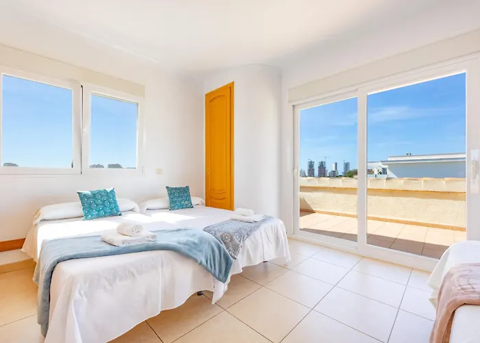 Almendros - Plusholidays